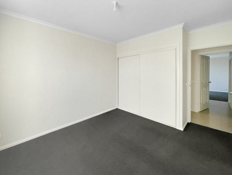 Photo - 2/12 Forest Road North, Lara VIC 3212 - Image 5