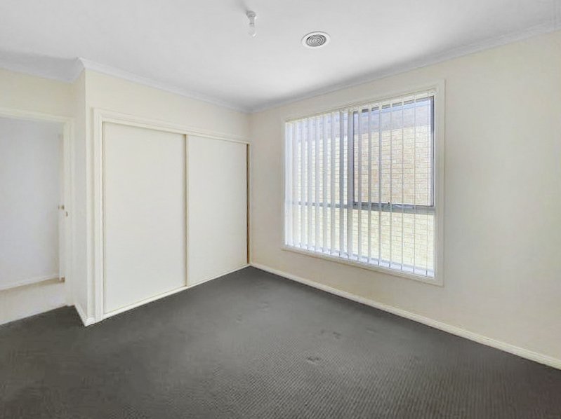 Photo - 2/12 Forest Road North, Lara VIC 3212 - Image 6