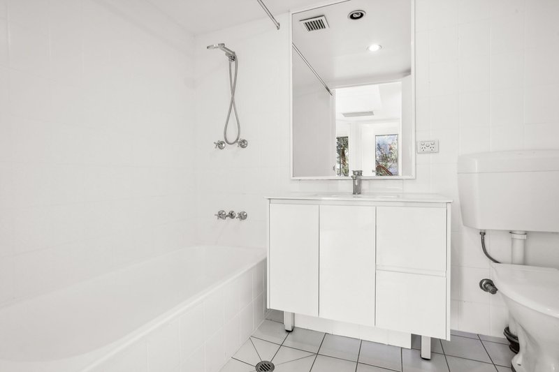 Photo - 2/12 Frank Oliveri Drive, Chipping Norton NSW 2170 - Image 4