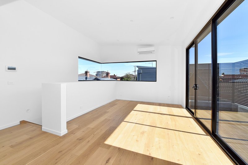 Photo - 2/12 Geake Street, Coburg VIC 3058 - Image 3