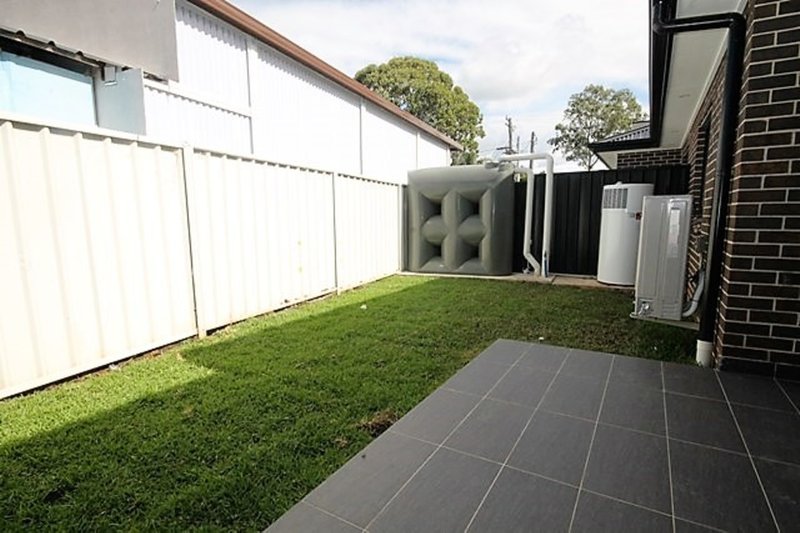 Photo - 2/12 Hill Rd , Lurnea NSW 2170 - Image 7