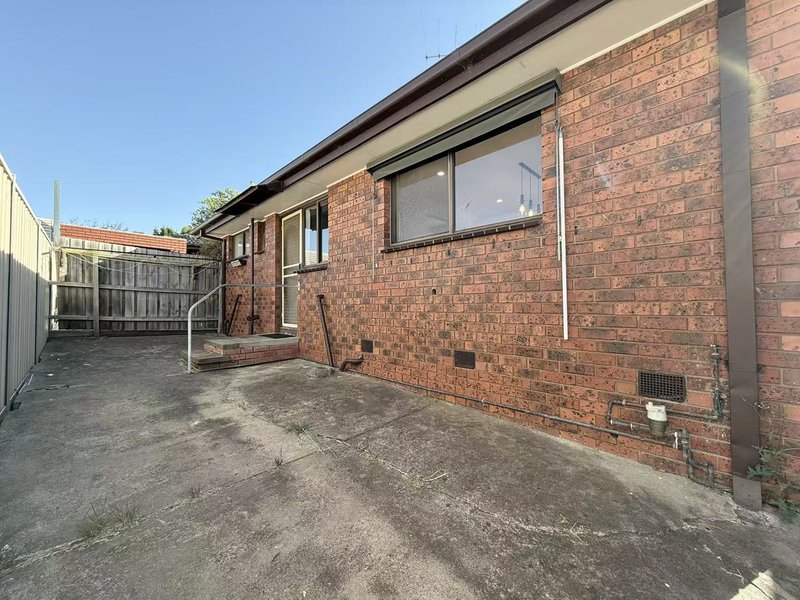 Photo - 2/12 Hobbs Crescent, Reservoir VIC 3073 - Image 9