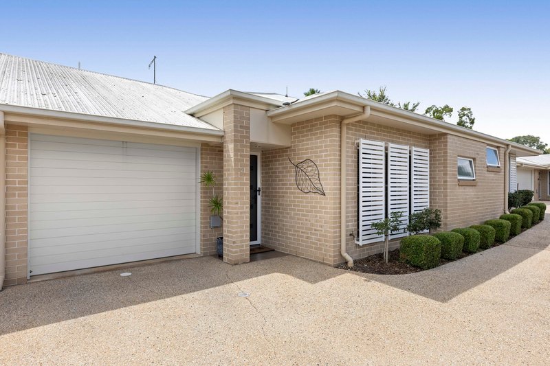 Photo - 2/12 Horton Street, East Toowoomba QLD 4350 - Image 2