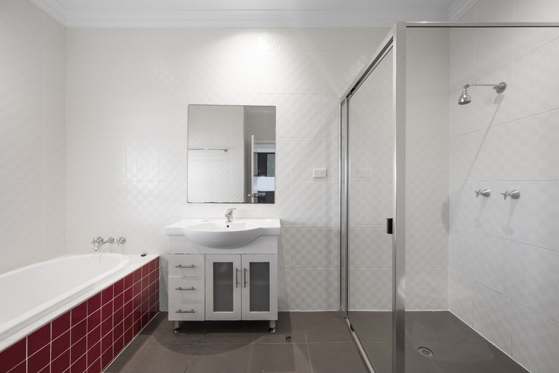Photo - 2/12 Kenilworth Avenue, Hyde Park QLD 4812 - Image 6