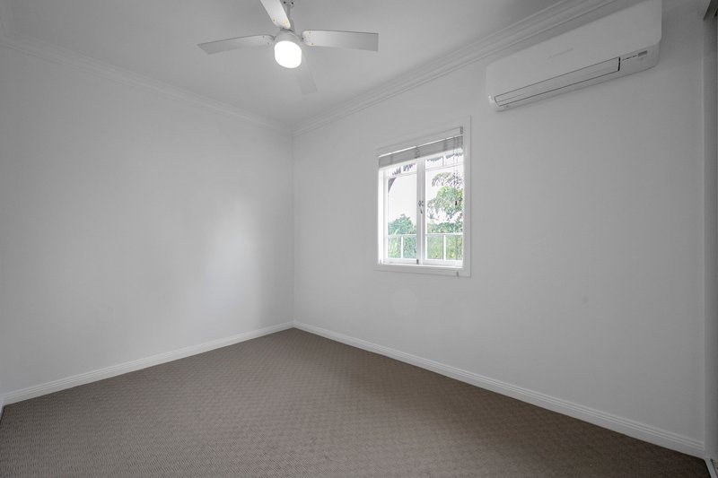 Photo - 2/12 Kenilworth Avenue, Hyde Park QLD 4812 - Image 5