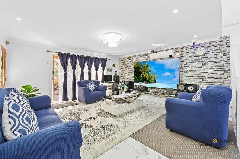 Photo - 2/12 Kitson Place, Minto NSW 2566 - Image 1