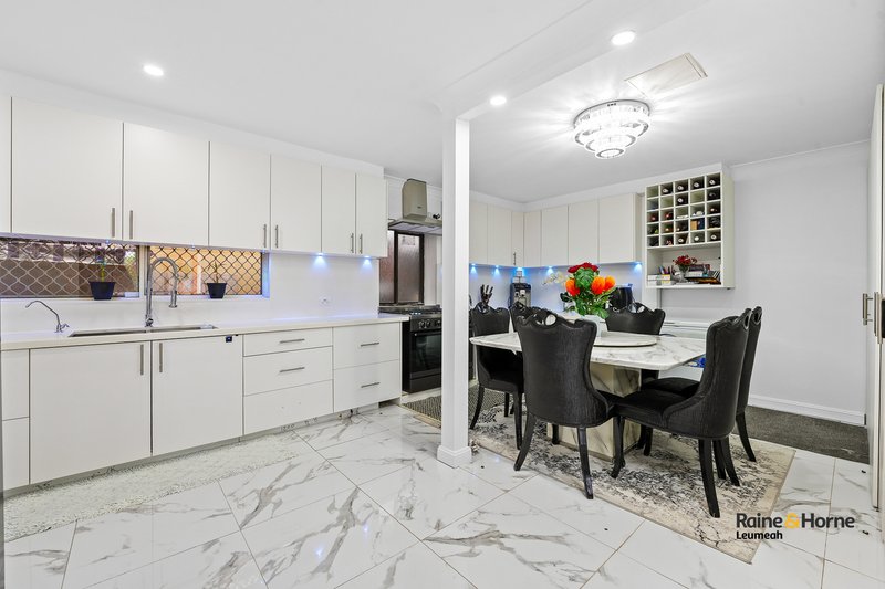 Photo - 2/12 Kitson Place, Minto NSW 2566 - Image 2