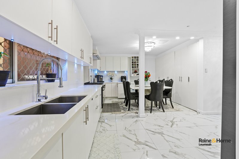 Photo - 2/12 Kitson Place, Minto NSW 2566 - Image 5