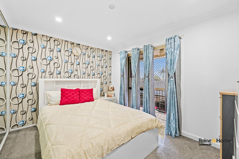 Photo - 2/12 Kitson Place, Minto NSW 2566 - Image 6