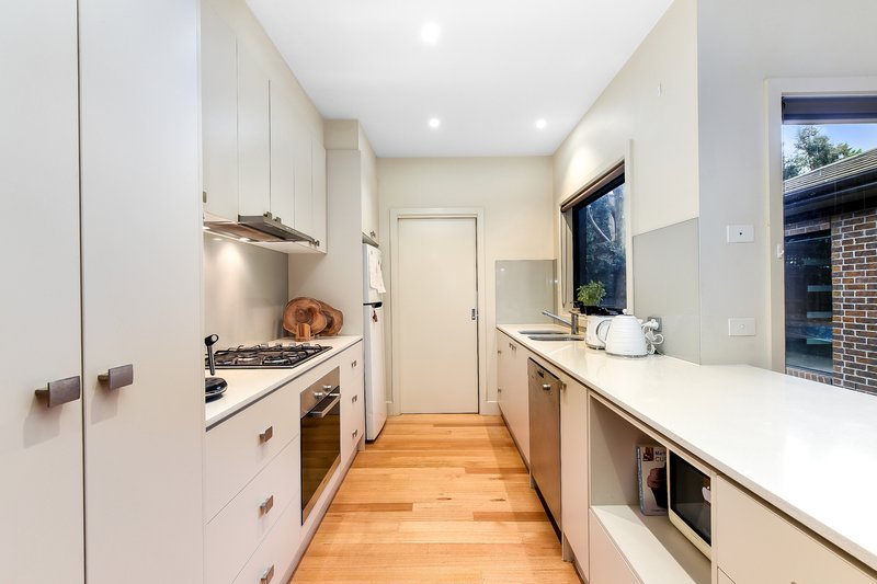 Photo - 2/12 La Frank Street, Burwood VIC 3125 - Image 3