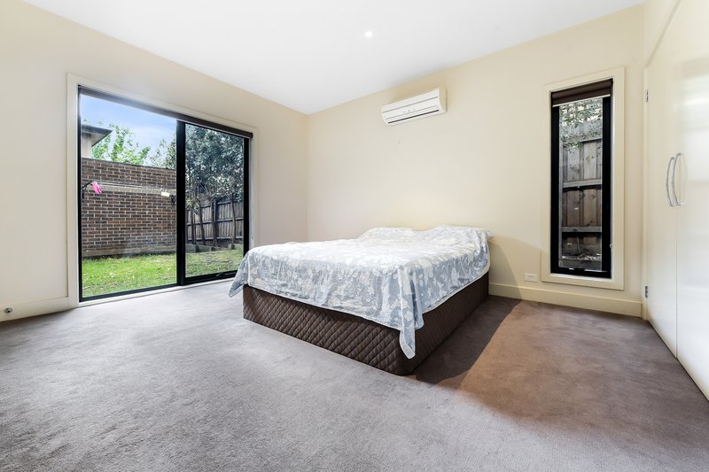 Photo - 2/12 La Frank Street, Burwood VIC 3125 - Image 4