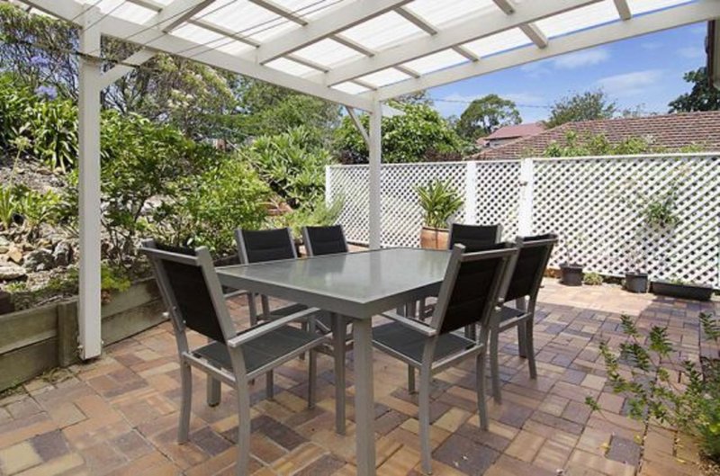 Photo - 2/12 Lade Street, Coorparoo QLD 4151 - Image 2