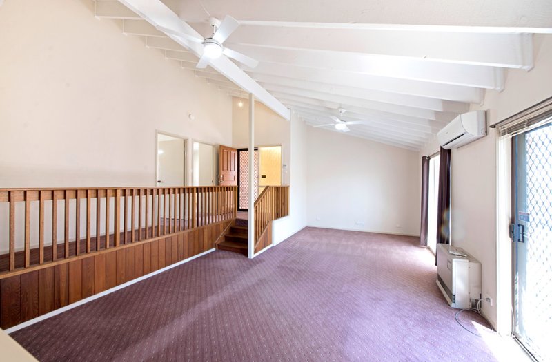 Photo - 2/12 Lazarus Crescent, Queanbeyan West NSW 2620 - Image 7