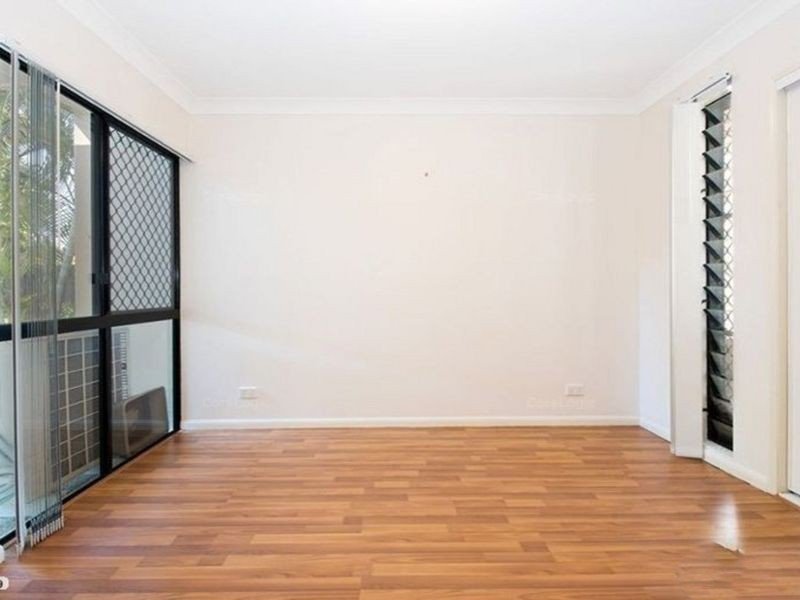 Photo - 2/12 Longlands Street, East Brisbane QLD 4169 - Image 5