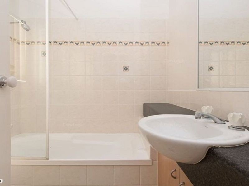 Photo - 2/12 Longlands Street, East Brisbane QLD 4169 - Image 7