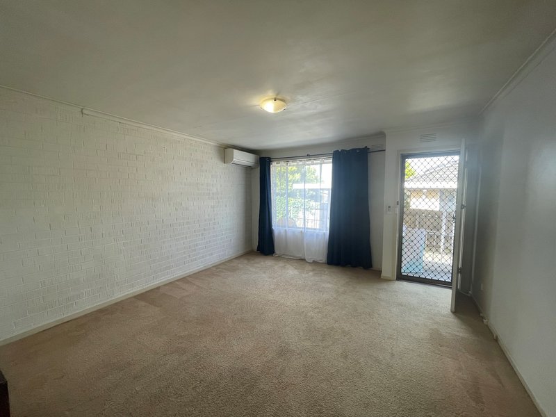 Photo - 2/12 Louis Avenue, Dandenong VIC 3175 - Image 5