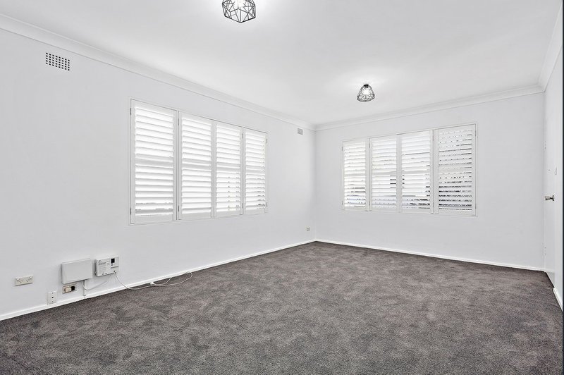 Photo - 2/12 Matthews Street, Wollongong NSW 2500 - Image 3