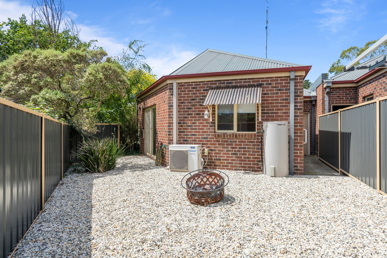 2-bedroom unit at 2 12 MELBOURNE ROAD, GISBORNE VIC 3437, Macedon Ranges, Victoria