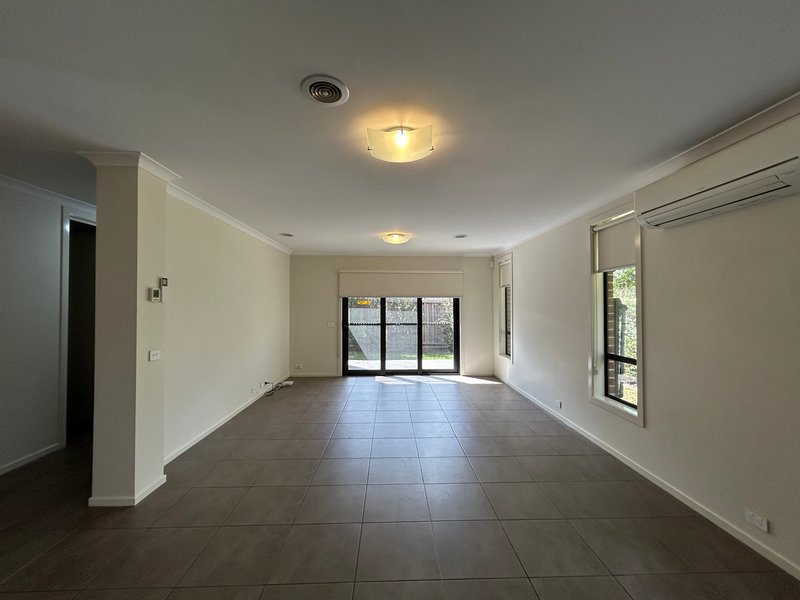 Photo - 2/12 Miller Street, Heidelberg Heights VIC 3081 - Image 8