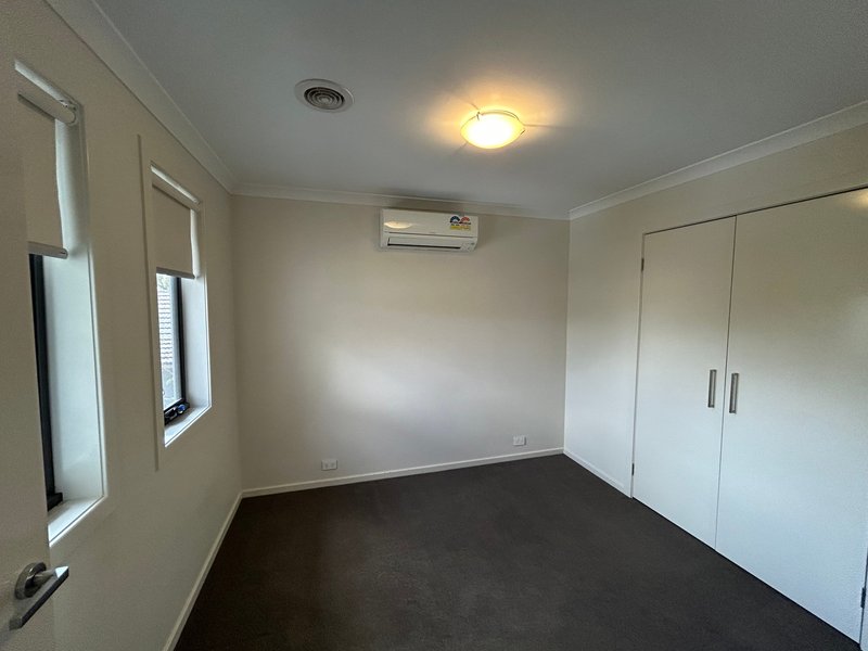 Photo - 2/12 Miller Street, Heidelberg Heights VIC 3081 - Image 15