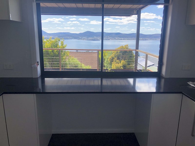 Photo - 2/12 Nicholas Drive, Sandy Bay TAS 7005 - Image 2