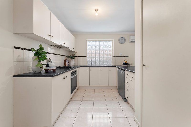 Photo - 2/12 Ohara Street, Blackburn VIC 3130 - Image 2