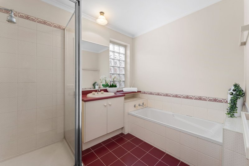 Photo - 2/12 Ohara Street, Blackburn VIC 3130 - Image 9