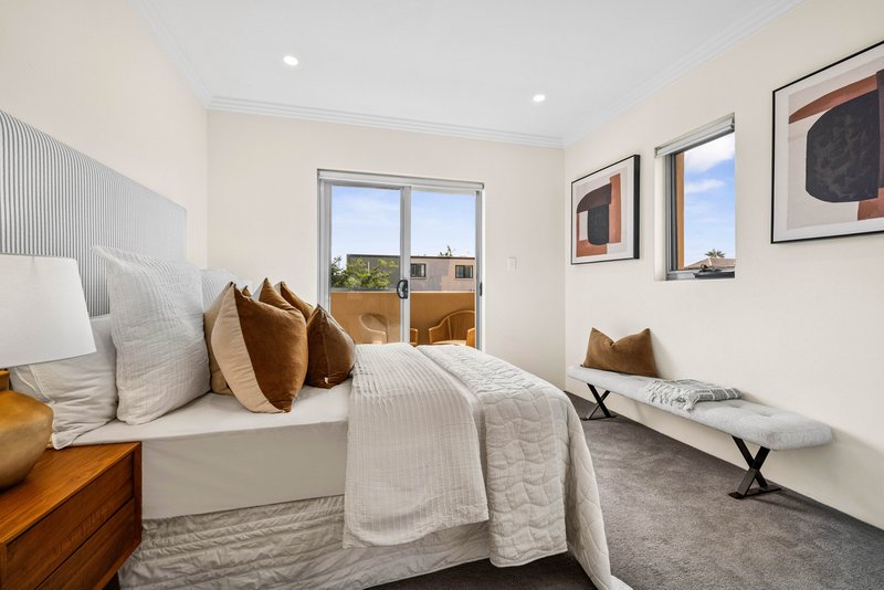 Photo - 2/12 Reina Street, North Bondi NSW 2026 - Image 9