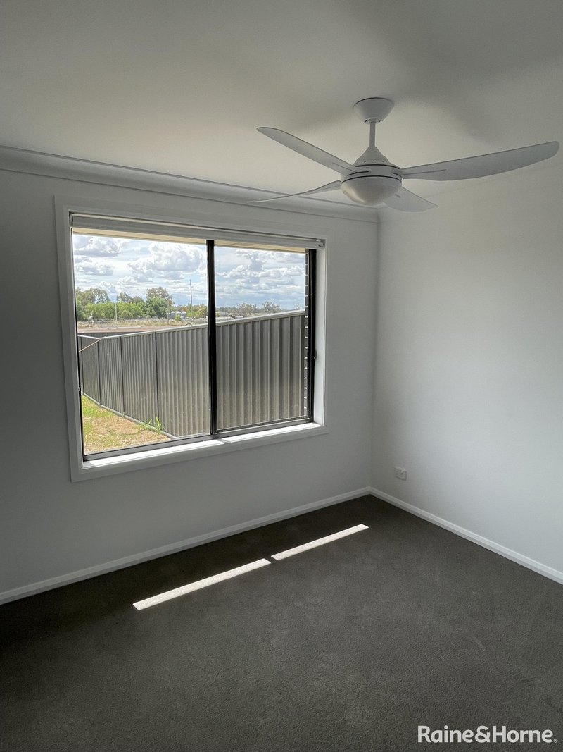 Photo - 2/12 Rodgers Road, West Tamworth NSW 2340 - Image 4