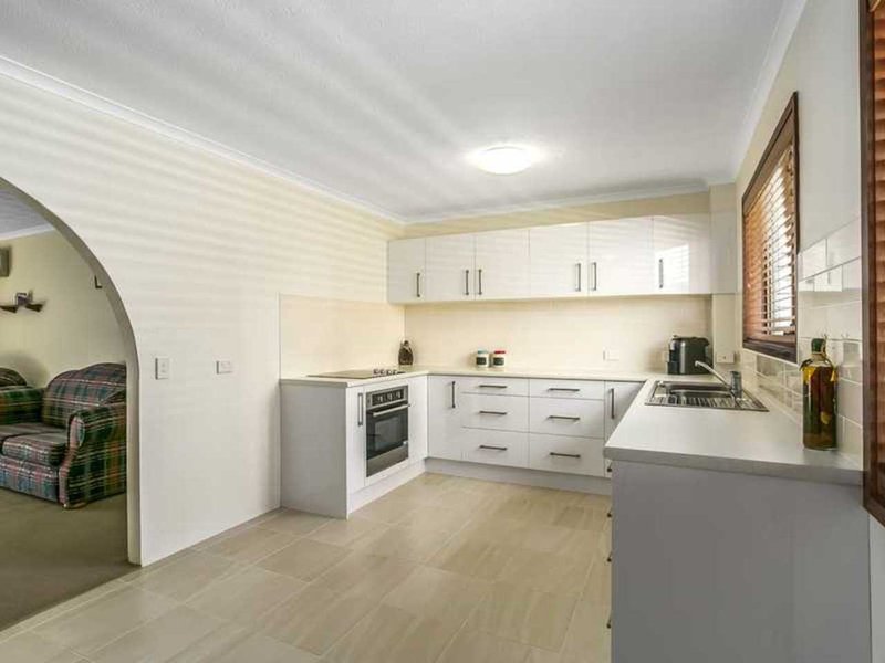 Photo - 2/12 Rosewood Avenue, Broadbeach QLD 4218 - Image 1