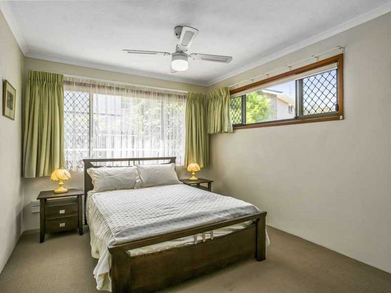 Photo - 2/12 Rosewood Avenue, Broadbeach QLD 4218 - Image 4