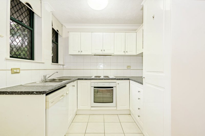 Photo - 2/12 Rosina Street, Kangaroo Point QLD 4169 - Image 3