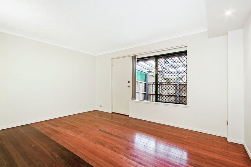 Photo - 2/12 Rosina Street, Kangaroo Point QLD 4169 - Image 4