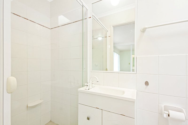 Photo - 2/12 Rosina Street, Kangaroo Point QLD 4169 - Image 7