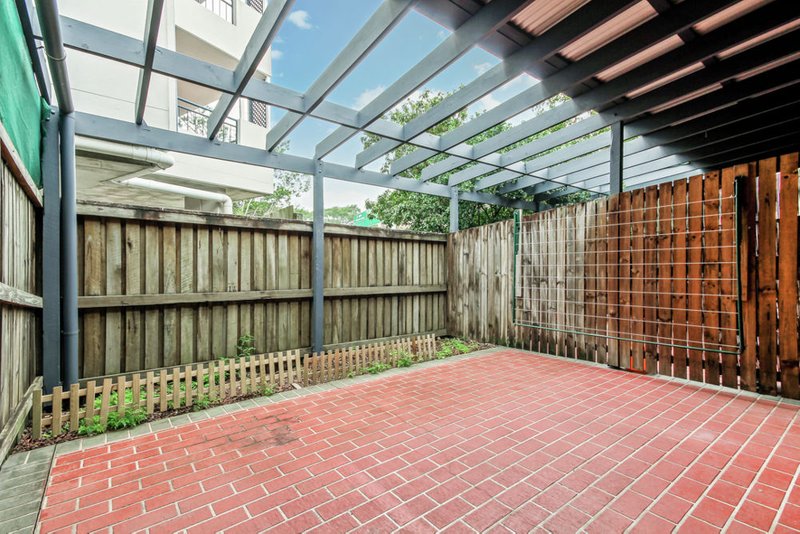 Photo - 2/12 Rosina Street, Kangaroo Point QLD 4169 - Image 8