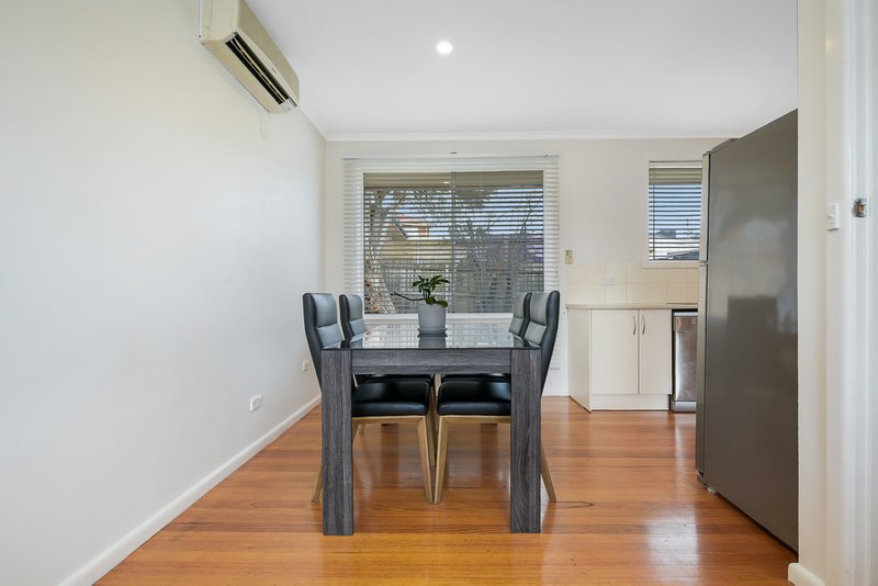 Photo - 2/12 Royton Street, Burwood East VIC 3151 - Image 4