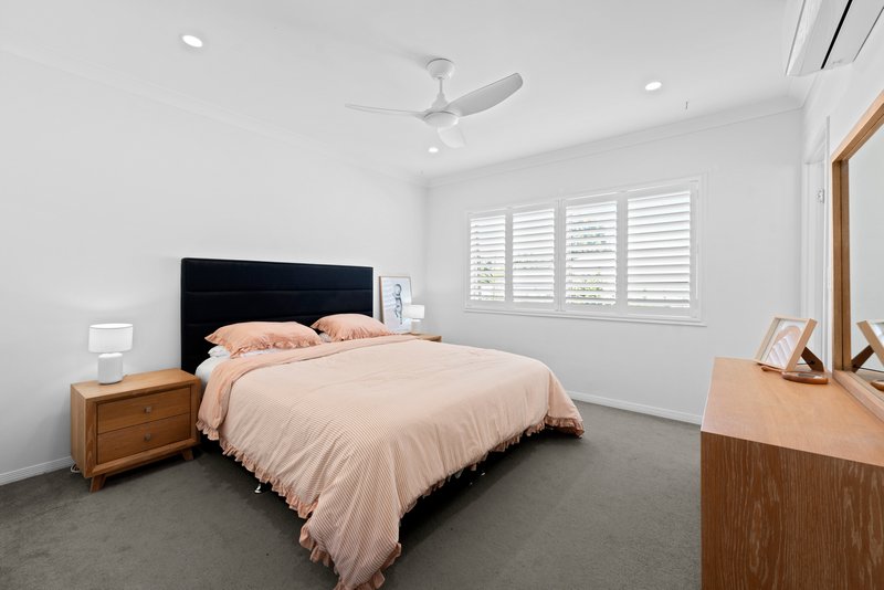 Photo - 2/12 Sapphire Place, Elanora QLD 4221 - Image 11