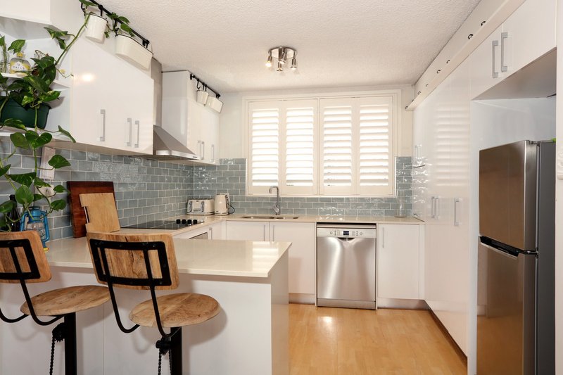 Photo - 2/12 Second Avenue, Broadbeach QLD 4218 - Image 1