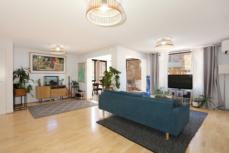 Photo - 2/12 Second Avenue, Broadbeach QLD 4218 - Image 2