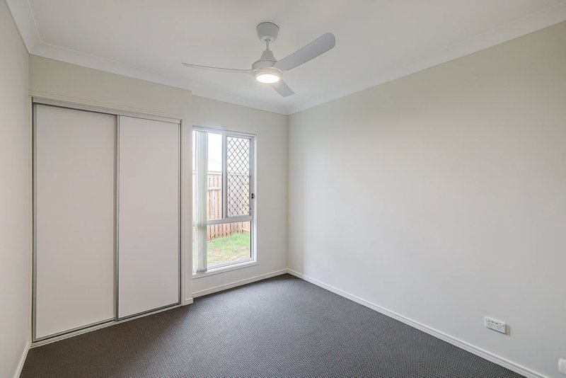 Photo - 2/12 Sugar Maple Place, Park Ridge QLD 4125 - Image 7