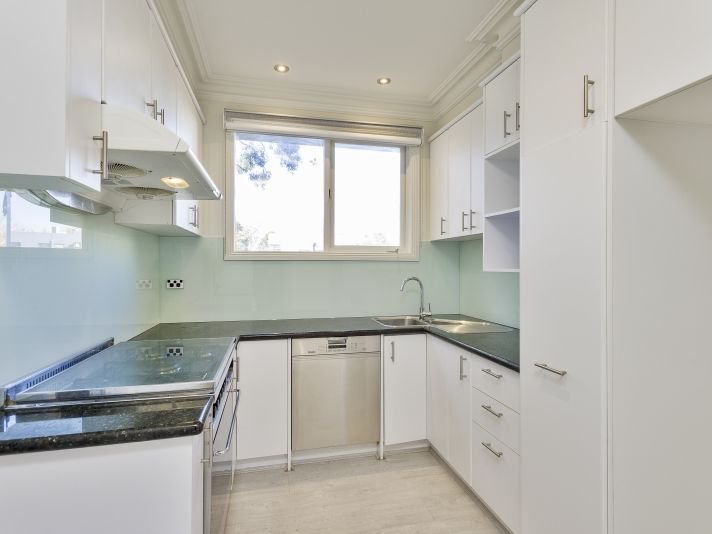 Photo - 2/12 Taylor Street, Moonee Ponds VIC 3039 - Image 3