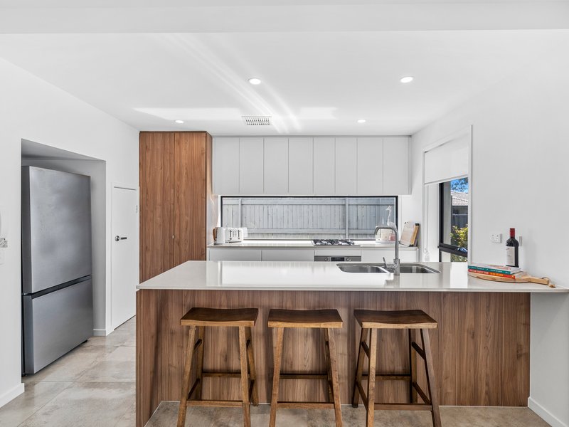 Photo - 21/2 Vale Avenue, Arundel QLD 4214 - Image 3