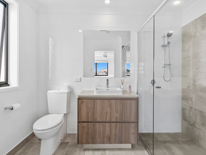 Photo - 21/2 Vale Avenue, Arundel QLD 4214 - Image 10