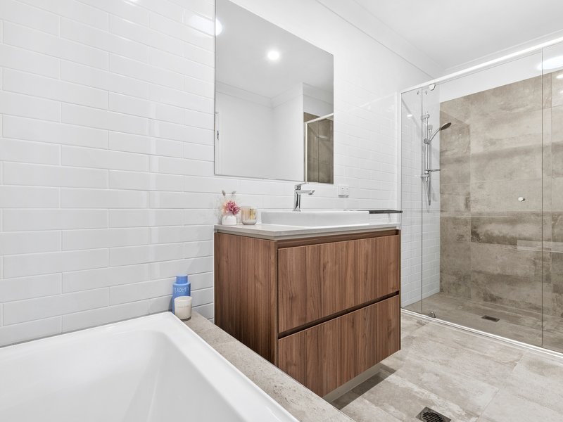 Photo - 21/2 Vale Avenue, Arundel QLD 4214 - Image 11