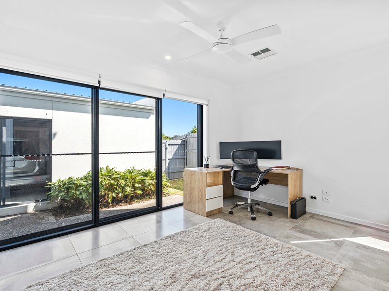 Photo - 21/2 Vale Avenue, Arundel QLD 4214 - Image 12