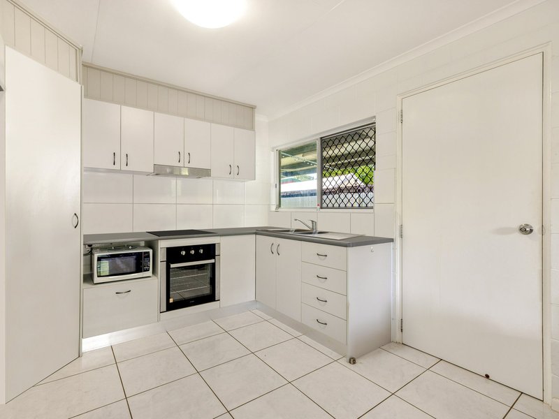 Photo - 2/12 Valmadre Street, Caravonica QLD 4878 - Image 2