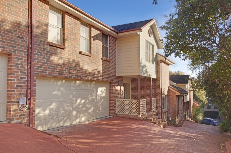 Photo - 2/12 Woodlawn Avenue, Mangerton NSW 2500 - Image 1