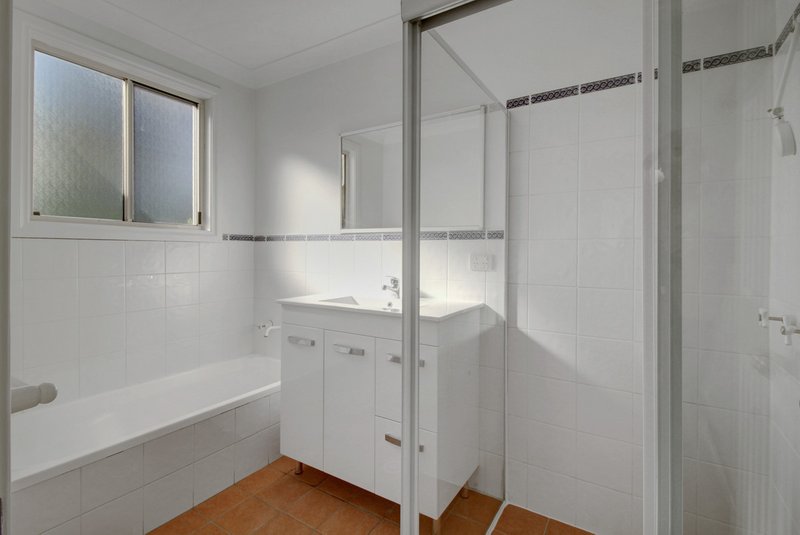 Photo - 2/12 Woodlawn Avenue, Mangerton NSW 2500 - Image 10