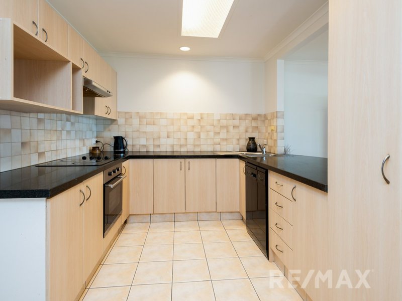 Photo - 2/120 Cottesloe Dr , Robina QLD 4226 - Image 7