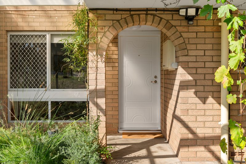 Photo - 2/120 Gilbertson Road, Kardinya WA 6163 - Image 6